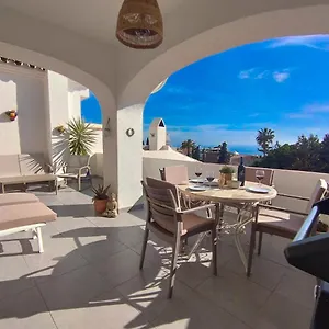 beautiful-apartment-with-jacuzzi-and-sea-view.hotelsinnerja.org/